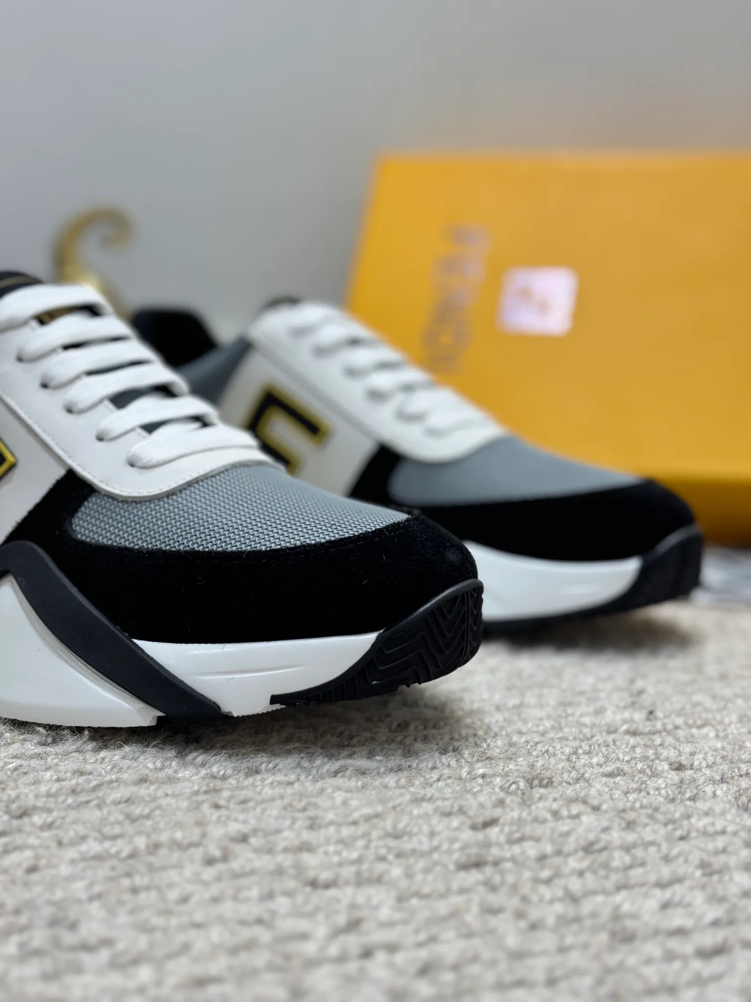 Men's men's shoes 💰520 [New style] 🦥🦥 Original quality - Fendi ◾️▫️F D🆕 Spring and summer new men's slip-on sneakers, with elastic straps, side zippers, and corrugated soles engraved with F. Embossed Fendi Flow lettering on the heel. Mixed material of high-tech fabric and black suede. FF graphic tongue. Ultra-light and wear-resistant EVA sole. Size: 38-44 (45 customized